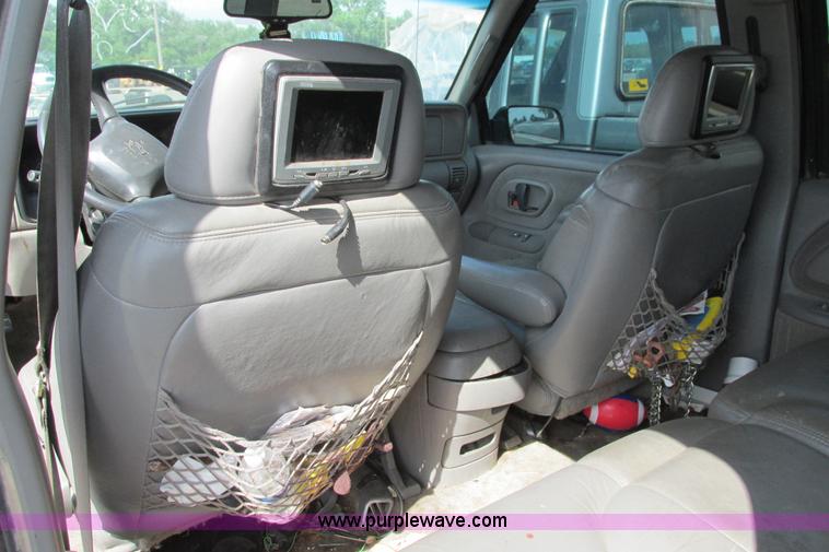 image for item I9626 1999 Chevrolet Tahoe SUV