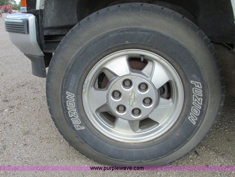 image for item I9626 1999 Chevrolet Tahoe SUV