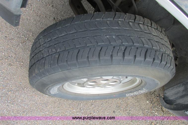 image for item I9626 1999 Chevrolet Tahoe SUV