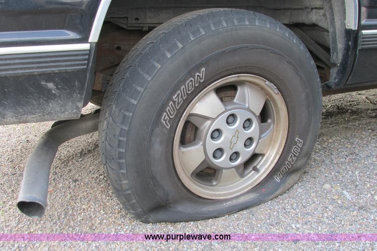 image for item I9626 1999 Chevrolet Tahoe SUV