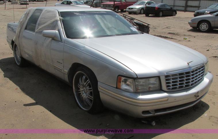 image for item I9629 1999 Cadillac Deville dElegance