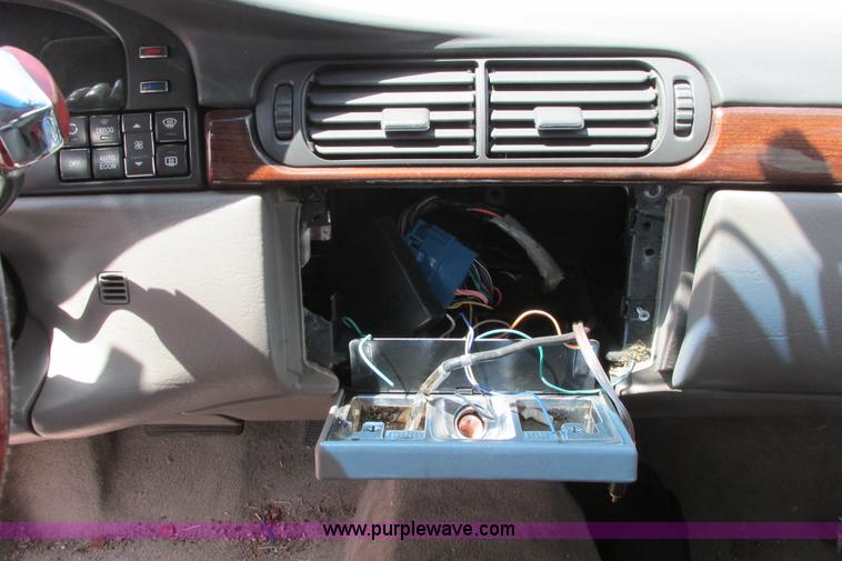 image for item I9629 1999 Cadillac Deville dElegance