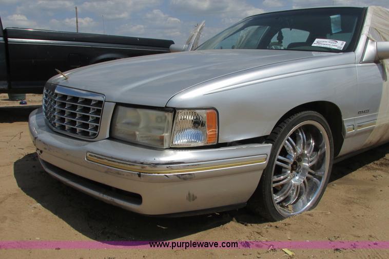 image for item I9629 1999 Cadillac Deville dElegance