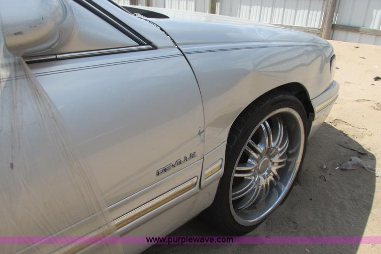 image for item I9629 1999 Cadillac Deville dElegance