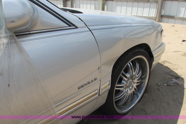 image for item I9629 1999 Cadillac Deville dElegance