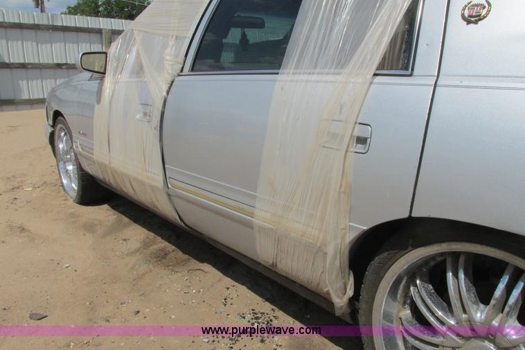 image for item I9629 1999 Cadillac Deville dElegance