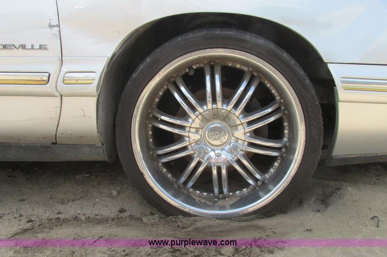 image for item I9629 1999 Cadillac Deville dElegance