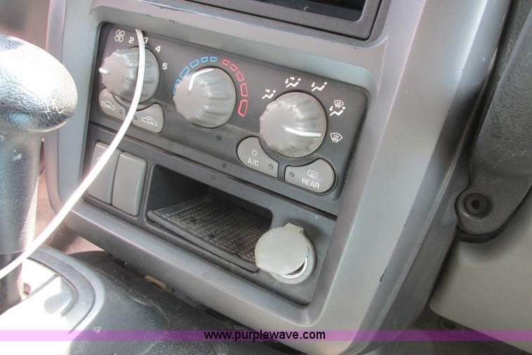 image for item I9638 2004 Pontiac Aztek SUV