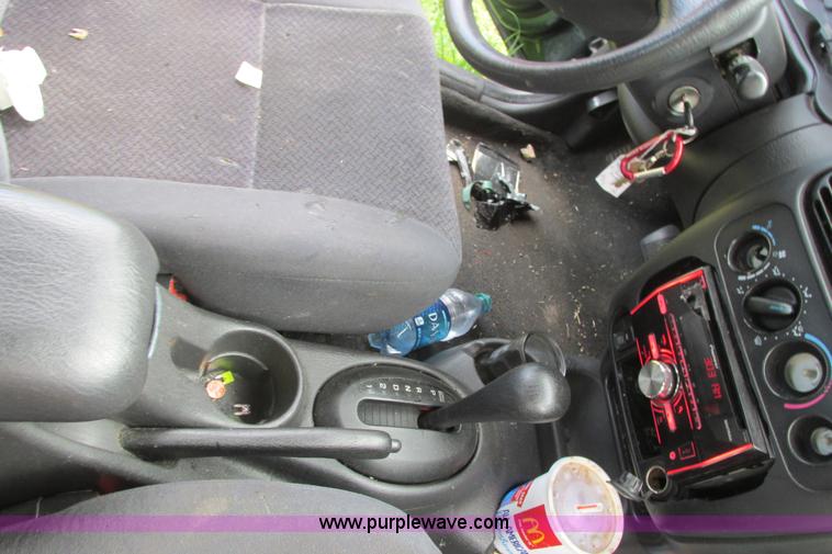 image for item I9645 2001 Dodge Neon