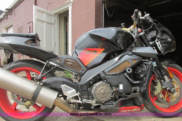 image for item I9646 2004 Aprilia Tuono RSV 1000 motorcycle