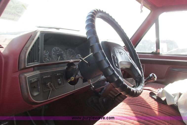 image for item I9678 1987 Ford F150 SuperCab pickup truck