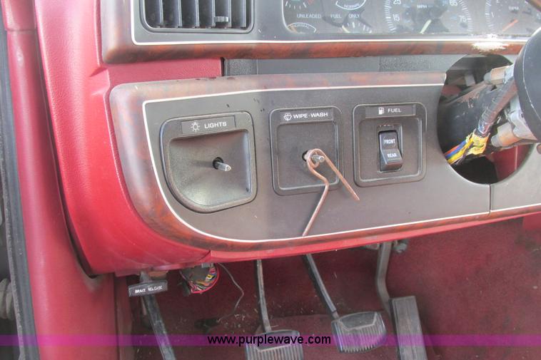 image for item I9678 1987 Ford F150 SuperCab pickup truck