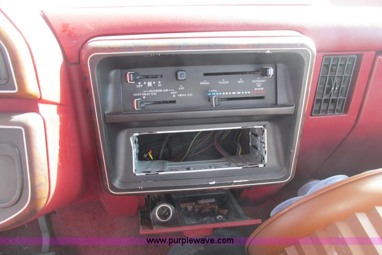 image for item I9678 1987 Ford F150 SuperCab pickup truck