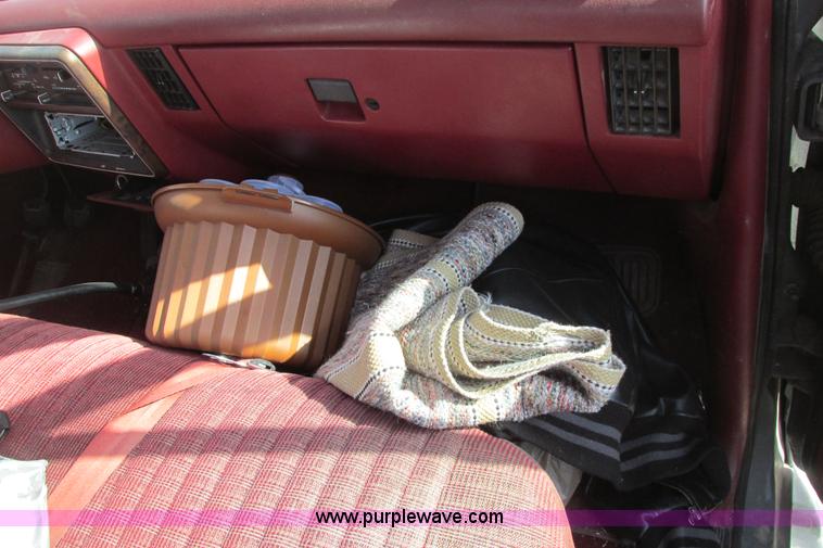 image for item I9678 1987 Ford F150 SuperCab pickup truck