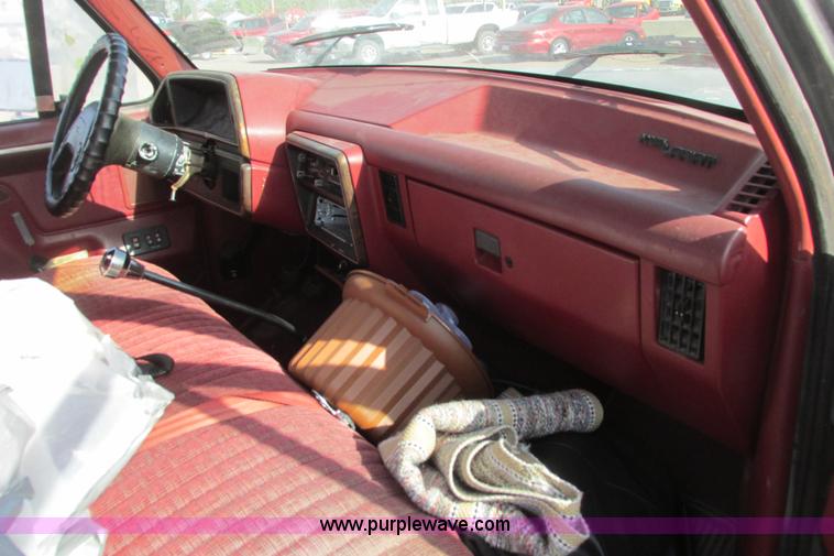 image for item I9678 1987 Ford F150 SuperCab pickup truck