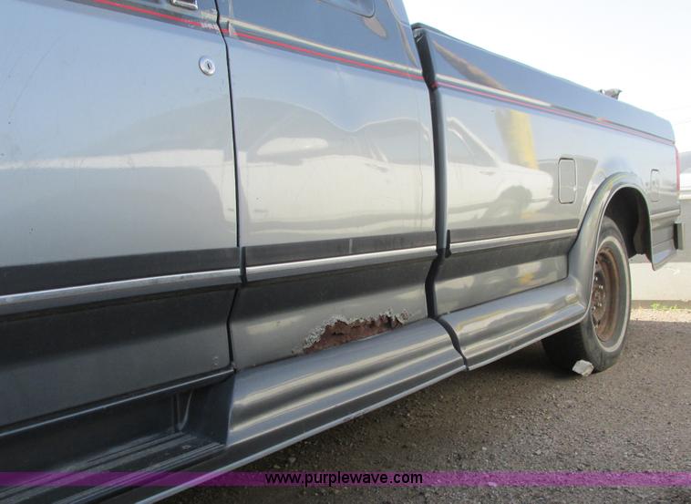 image for item I9678 1987 Ford F150 SuperCab pickup truck