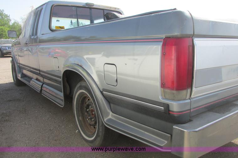 image for item I9678 1987 Ford F150 SuperCab pickup truck