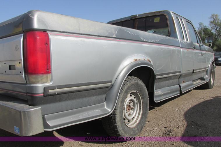 image for item I9678 1987 Ford F150 SuperCab pickup truck