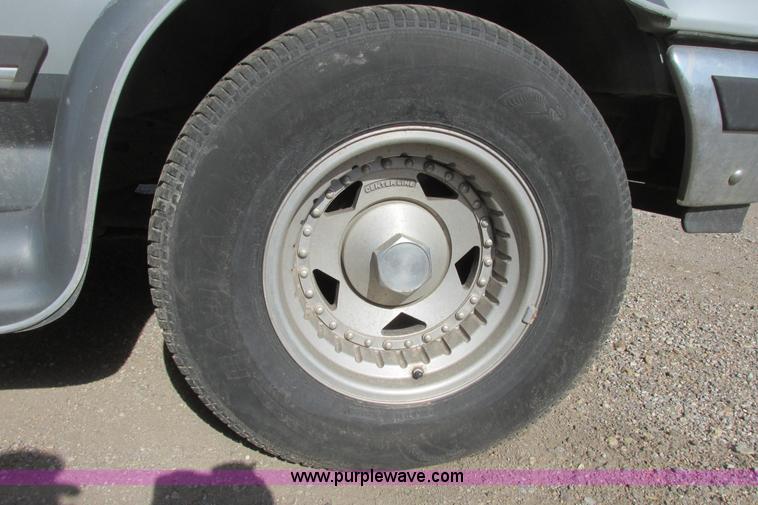 image for item I9678 1987 Ford F150 SuperCab pickup truck