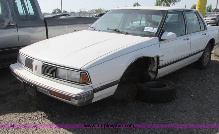 image for item I9679 1989 Oldsmobile Royale Bougham