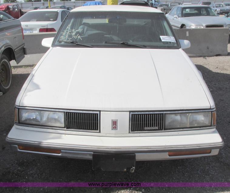 image for item I9679 1989 Oldsmobile Royale Bougham