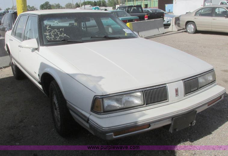 image for item I9679 1989 Oldsmobile Royale Bougham