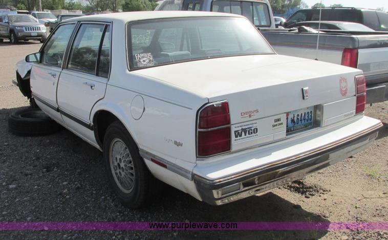 image for item I9679 1989 Oldsmobile Royale Bougham
