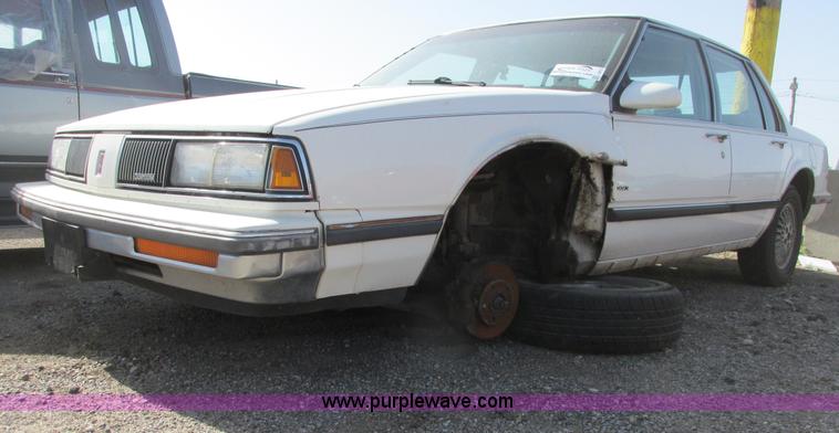 image for item I9679 1989 Oldsmobile Royale Bougham