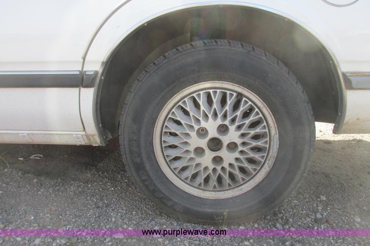 image for item I9679 1989 Oldsmobile Royale Bougham