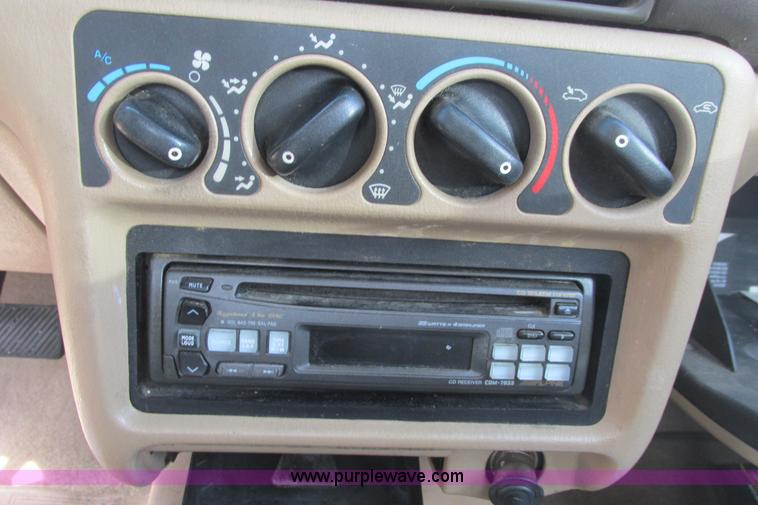 image for item I9680 1998 Dodge Neon Highline