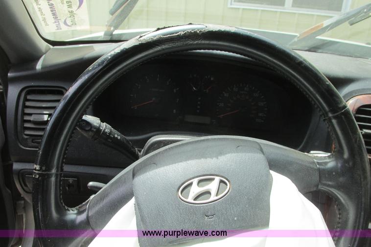 image for item I9682 2002 Hyundai Sonata LX