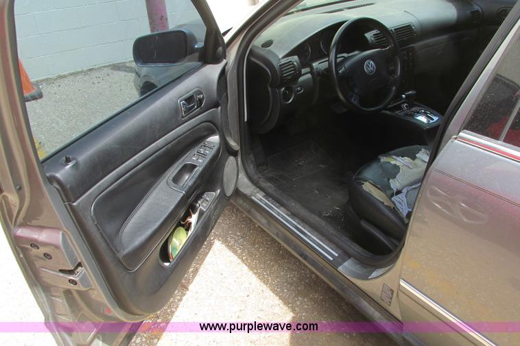 image for item I9683 2004 Volkswagen Passat GLS