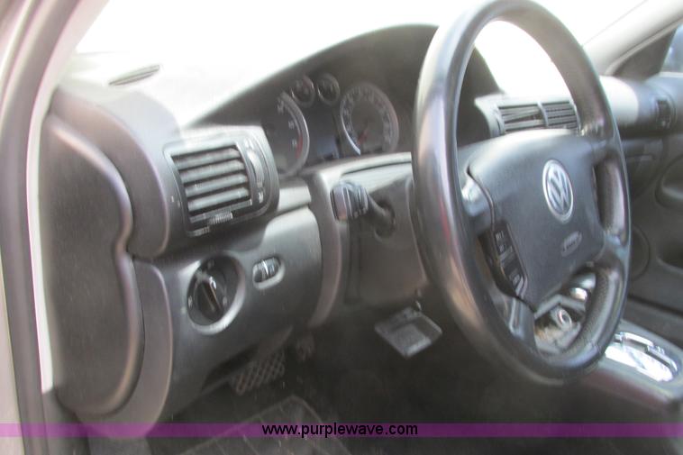 image for item I9683 2004 Volkswagen Passat GLS