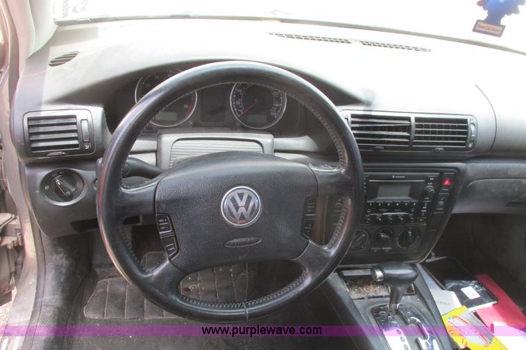 image for item I9683 2004 Volkswagen Passat GLS