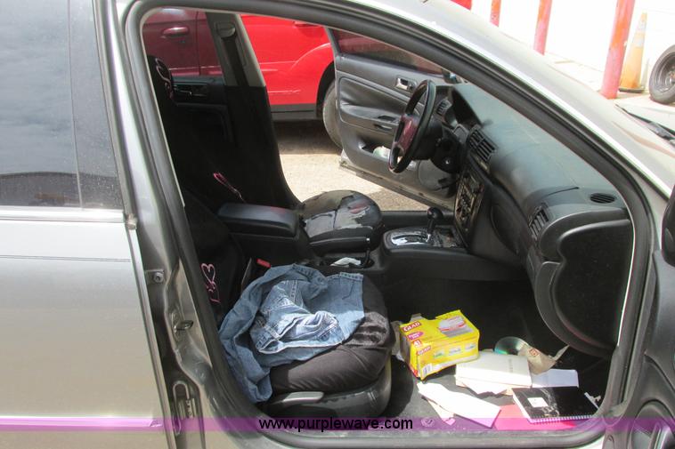 image for item I9683 2004 Volkswagen Passat GLS