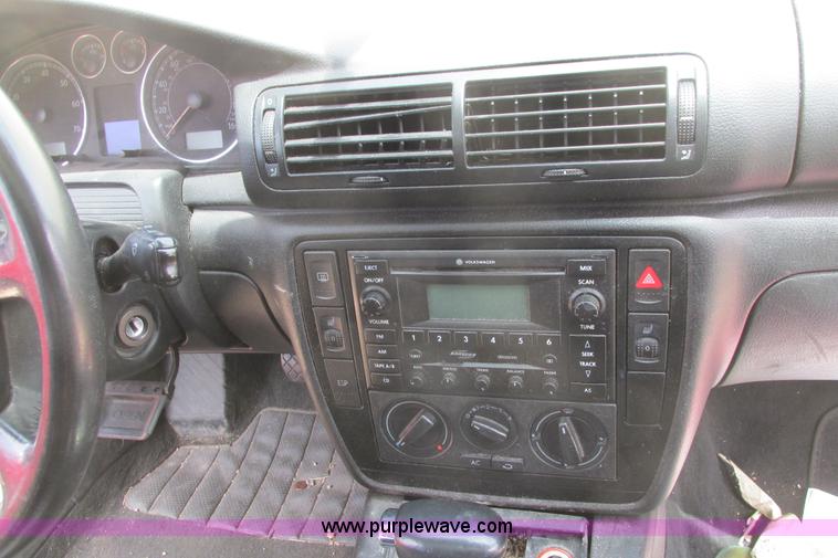 image for item I9683 2004 Volkswagen Passat GLS