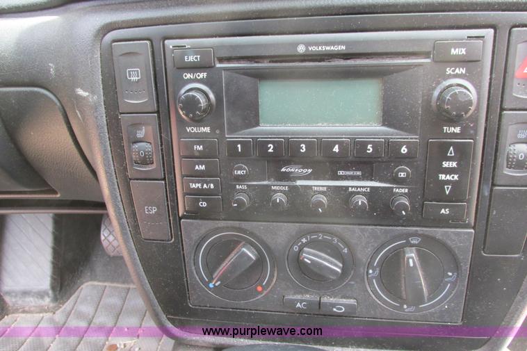 image for item I9683 2004 Volkswagen Passat GLS