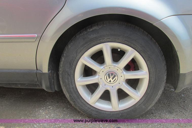 image for item I9683 2004 Volkswagen Passat GLS