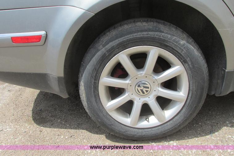 image for item I9683 2004 Volkswagen Passat GLS