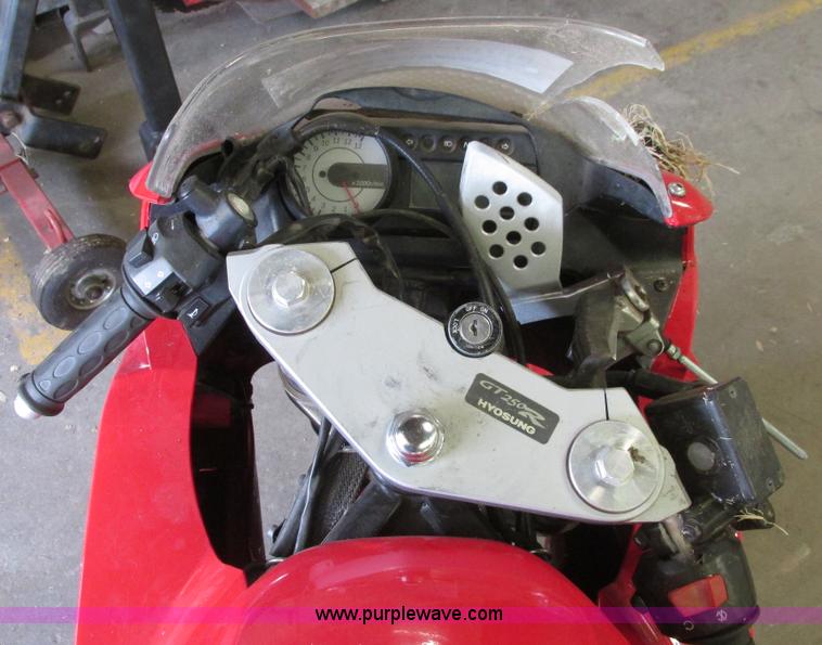 image for item I9684 2009 Hyosung RS motorcycle