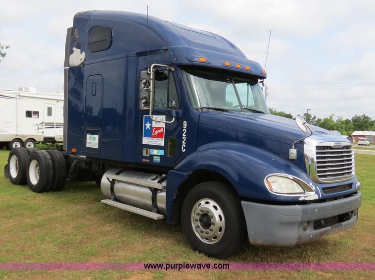image for item B4913 2007 Freightliner Columbia Heritage Edition semi truck