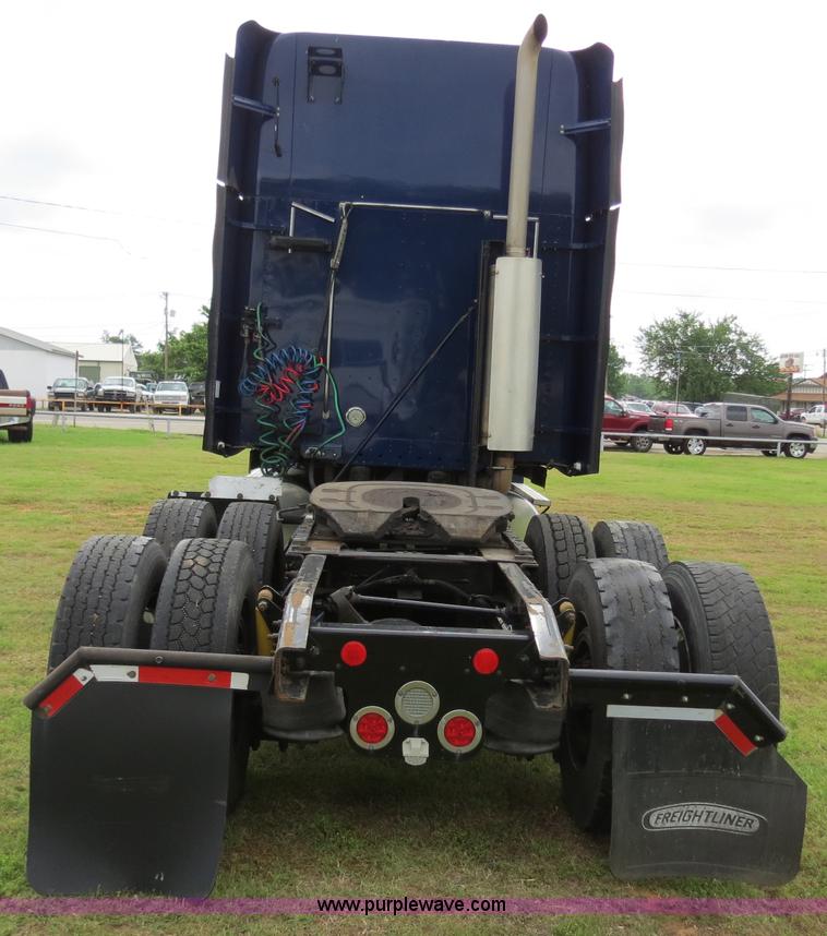 image for item B4913 2007 Freightliner Columbia Heritage Edition semi truck