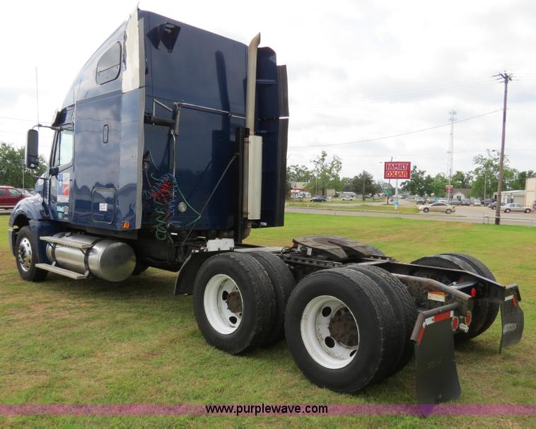 image for item B4913 2007 Freightliner Columbia Heritage Edition semi truck