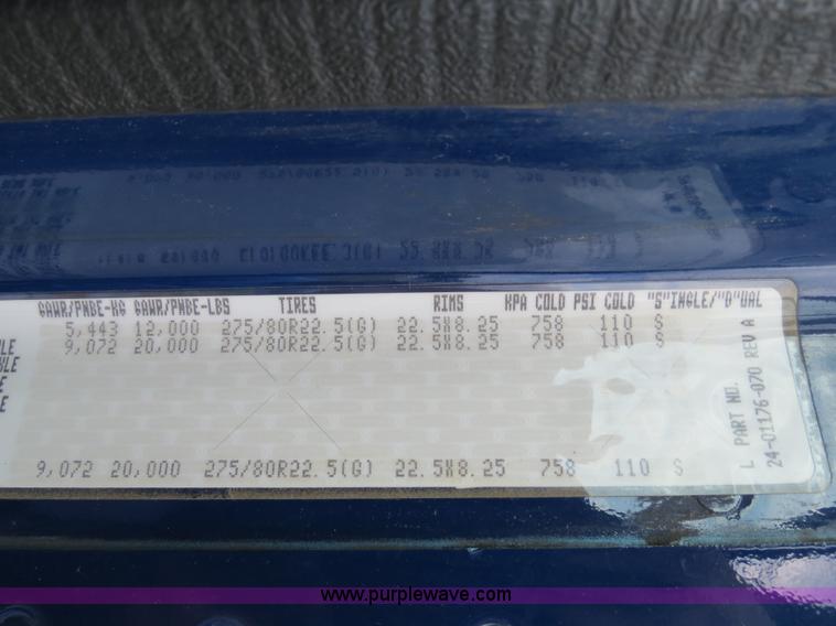 image for item B4913 2007 Freightliner Columbia Heritage Edition semi truck