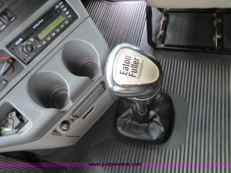 image for item B4913 2007 Freightliner Columbia Heritage Edition semi truck