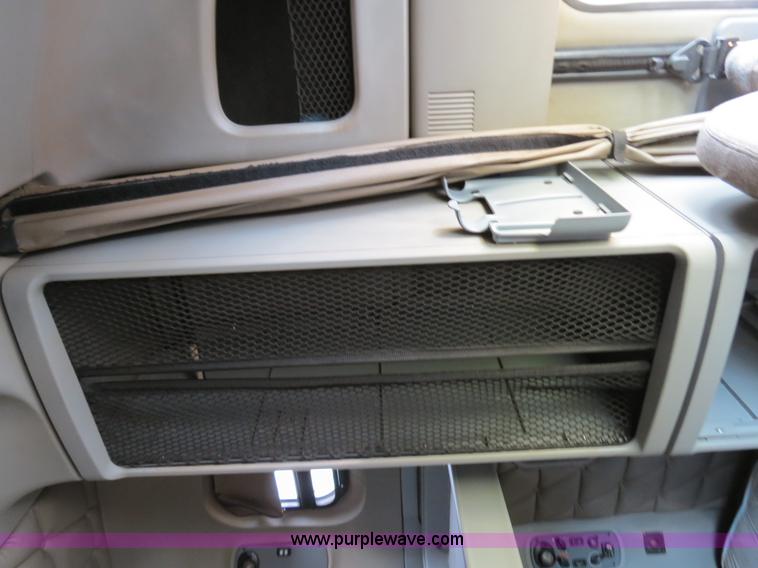 image for item B4913 2007 Freightliner Columbia Heritage Edition semi truck