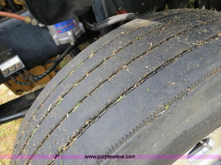 image for item B4913 2007 Freightliner Columbia Heritage Edition semi truck