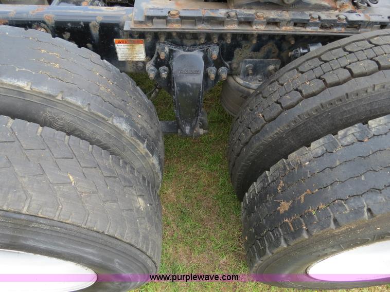 image for item B4913 2007 Freightliner Columbia Heritage Edition semi truck