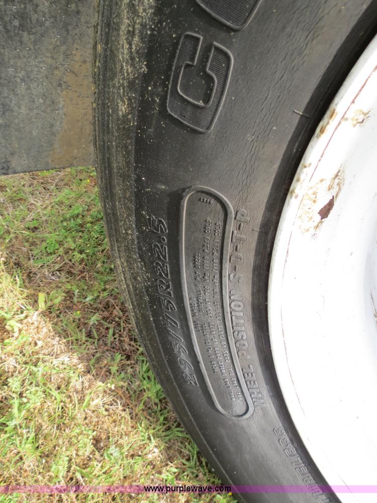 image for item B4913 2007 Freightliner Columbia Heritage Edition semi truck