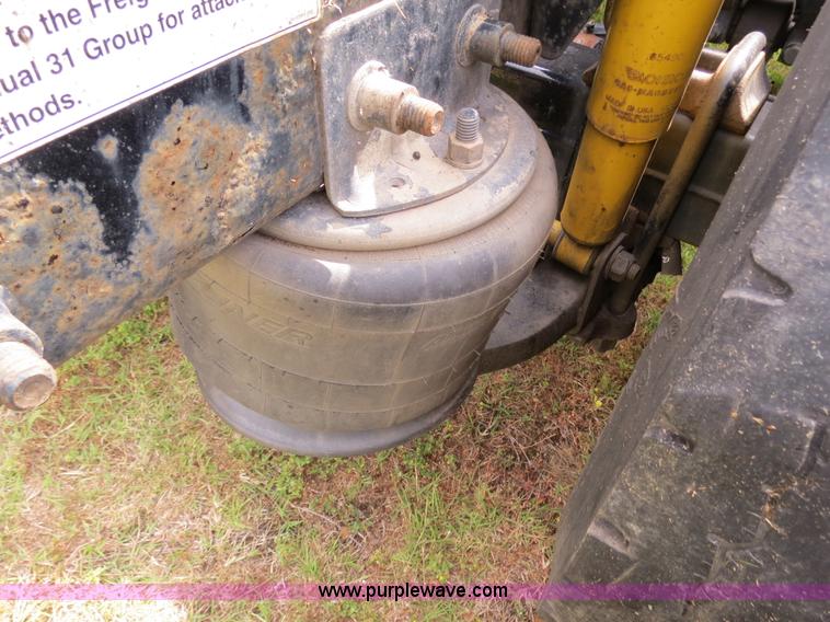 image for item B4913 2007 Freightliner Columbia Heritage Edition semi truck